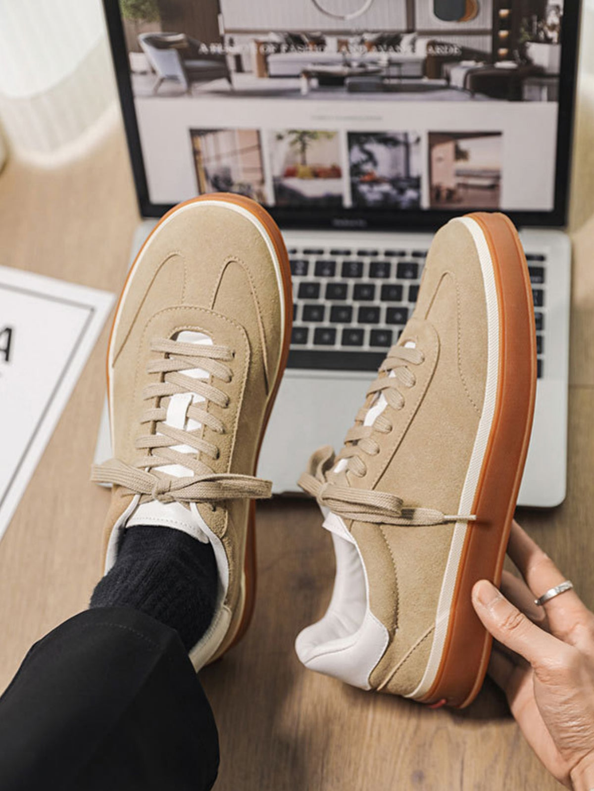 Color-blocked Casual Sneakers