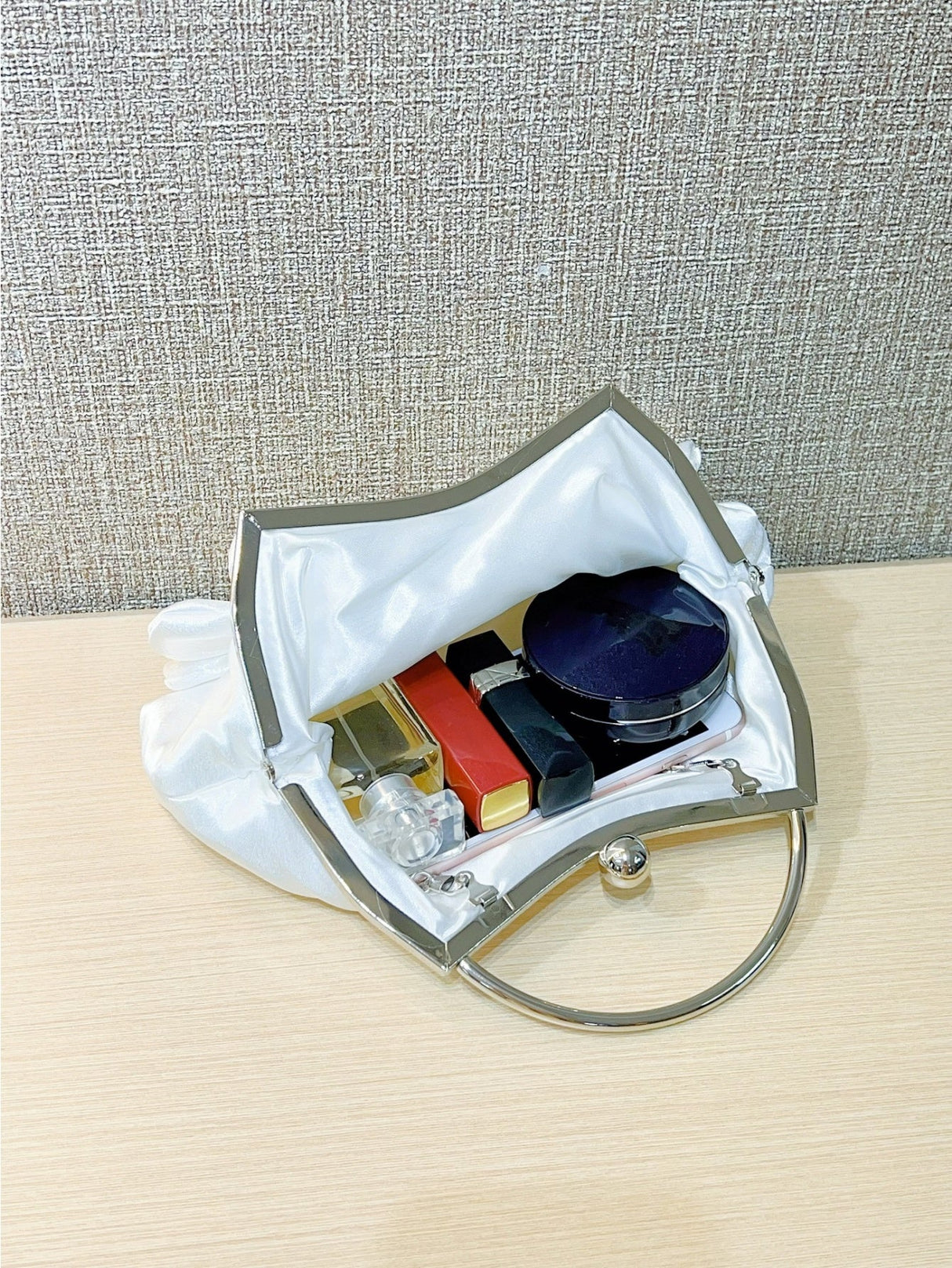 Liber Four Seasons ACC Pearl Bow Cloud Bag