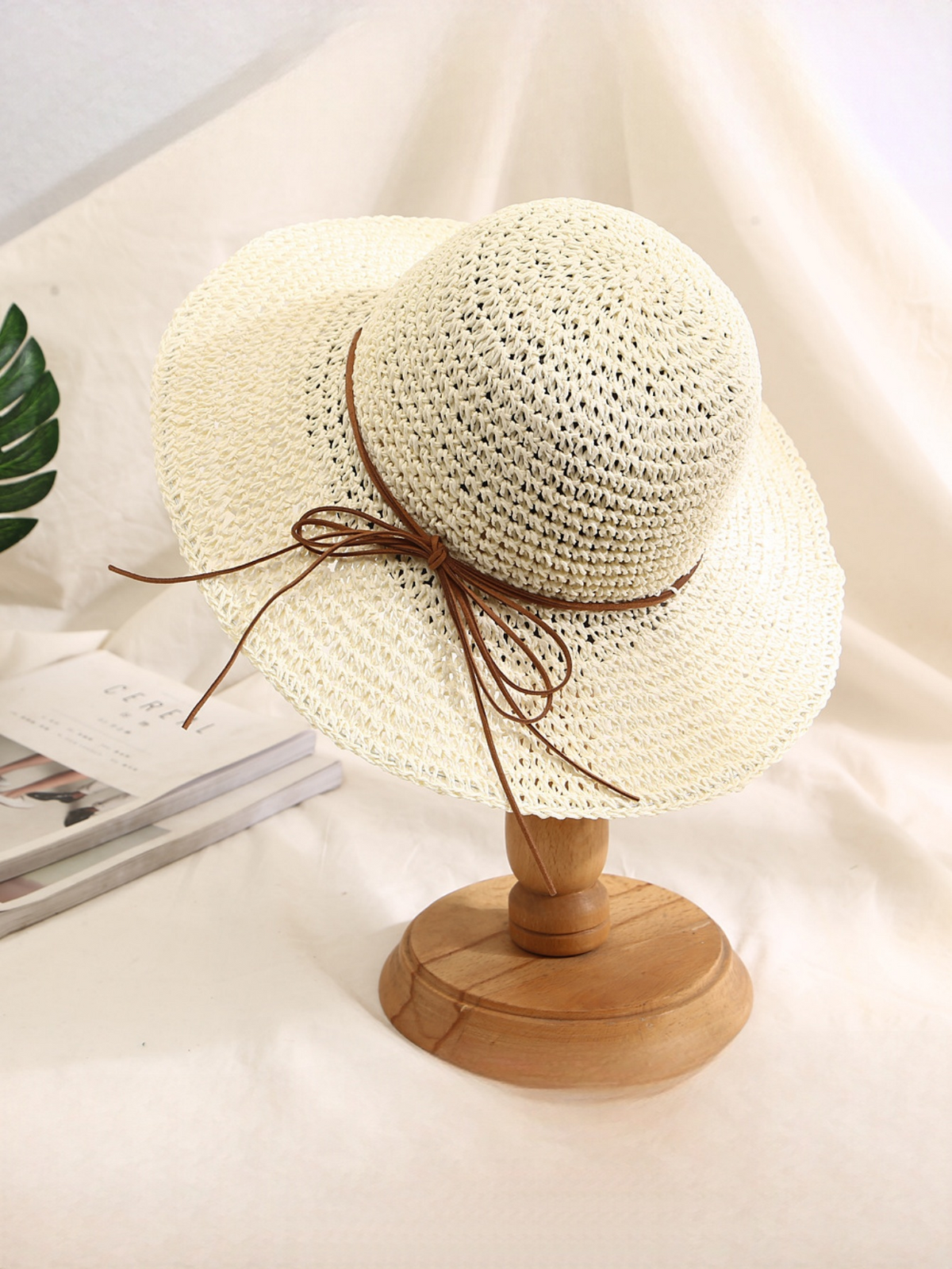 Wide-brimmed Straw Hat With Bow