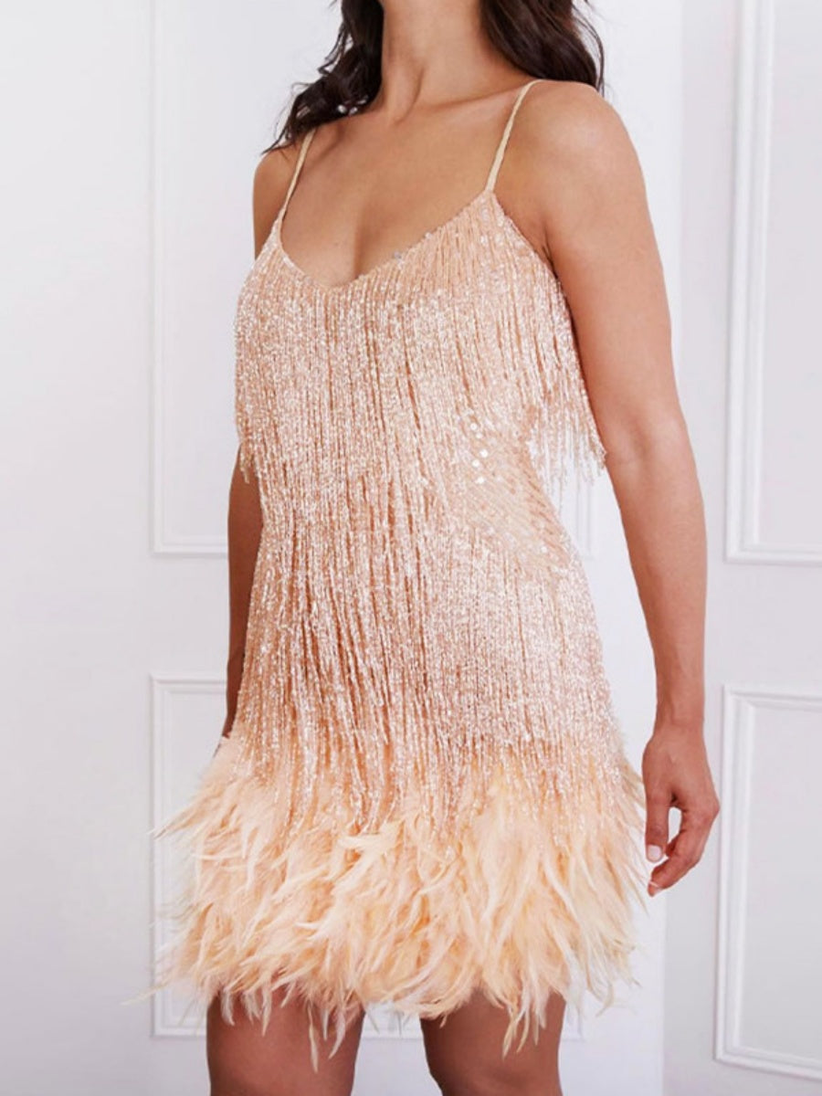 Robes courtes et mini à franges, sequins et plumes
