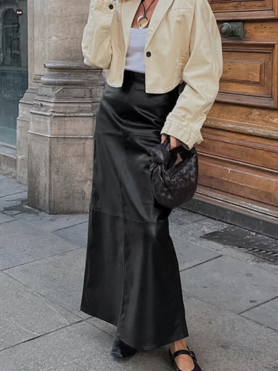 A pendulum black Pu leather skirt