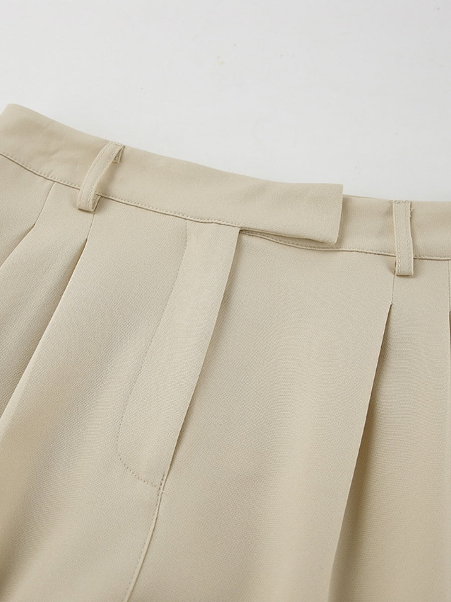 Wide-leg pleated trousers