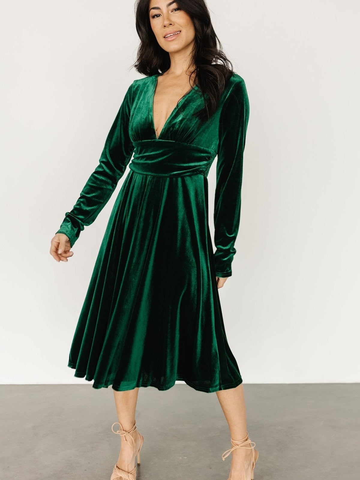 V-neck Long Sleeve Pleated Velvet Midi Dresses