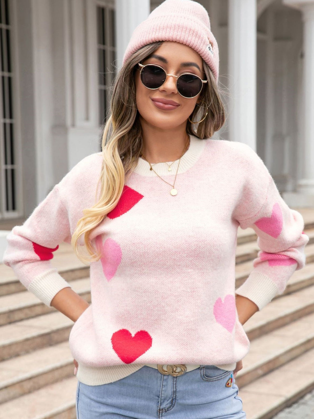 Valentinstags-Strickpullover mit Farbblockmuster