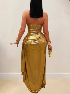 Robe de soirée avec collier doré, brassard plissé, robe maxi à décolleté métallisé et broderies ajourées