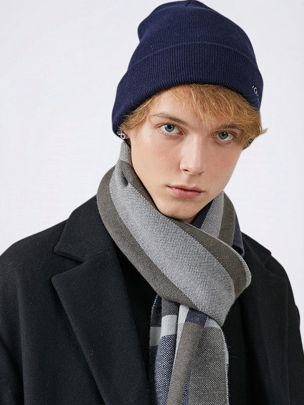 Écharpes à carreaux assorties