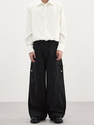 Dekonstruierte Vintage-Cargohose mit doppelseitiger Knopfleiste, weitem Schnitt und geradem Bein.
