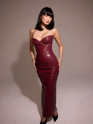 Maxikleider mit trägerlosem BH aus PU-Leder mit Falten und Schlitzen