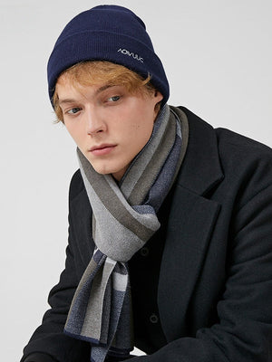 Écharpes à carreaux assorties