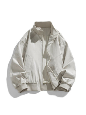 Minimalismus, klare Linien, lockere Jacken