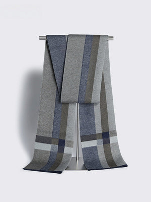 Écharpes à carreaux assorties