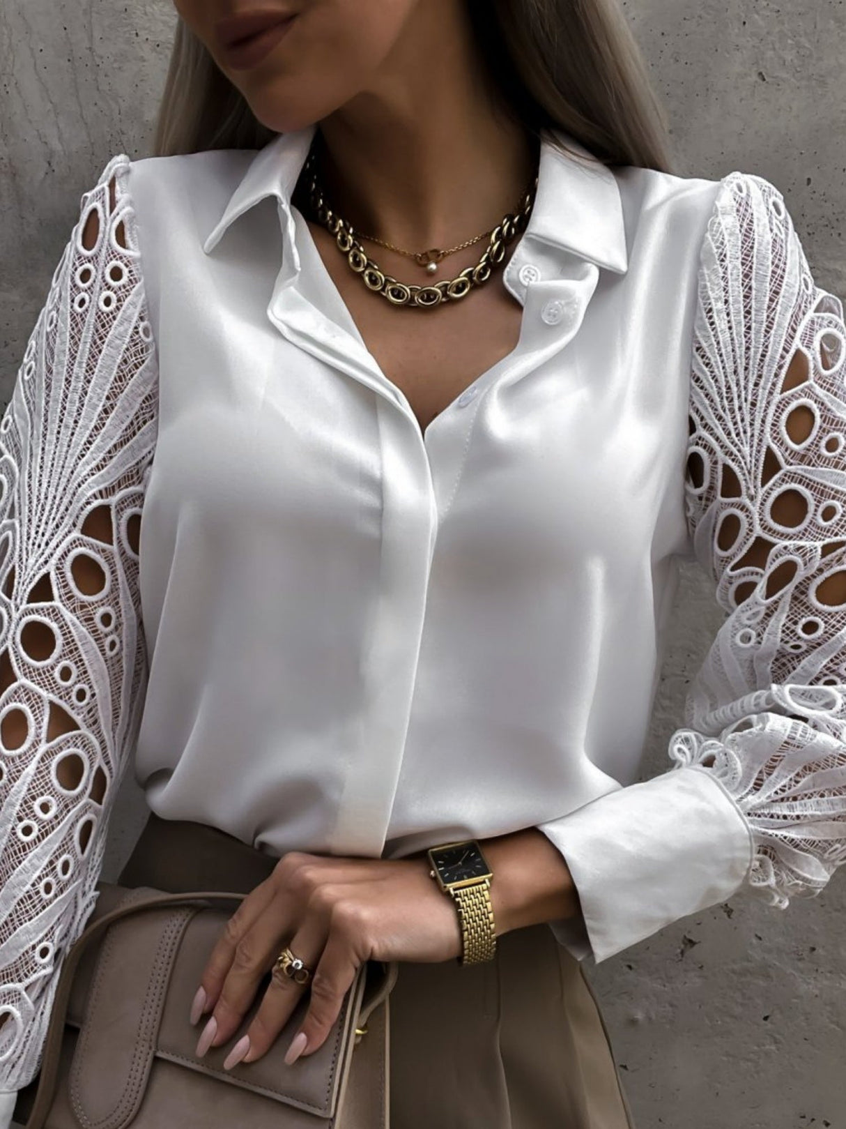 Blusen und Hemden mit Spitzen-Patchwork-Ausschnitt