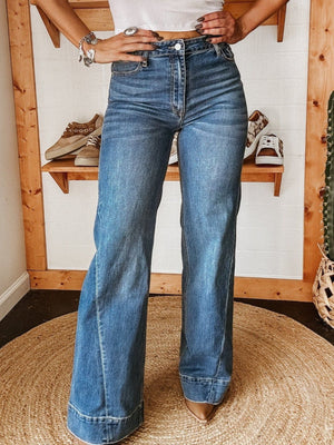 Stretch Straight-leg Distressed Jeans