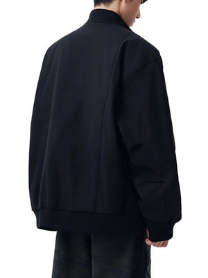 Minimalismus, klare Linien, lockere Jacken