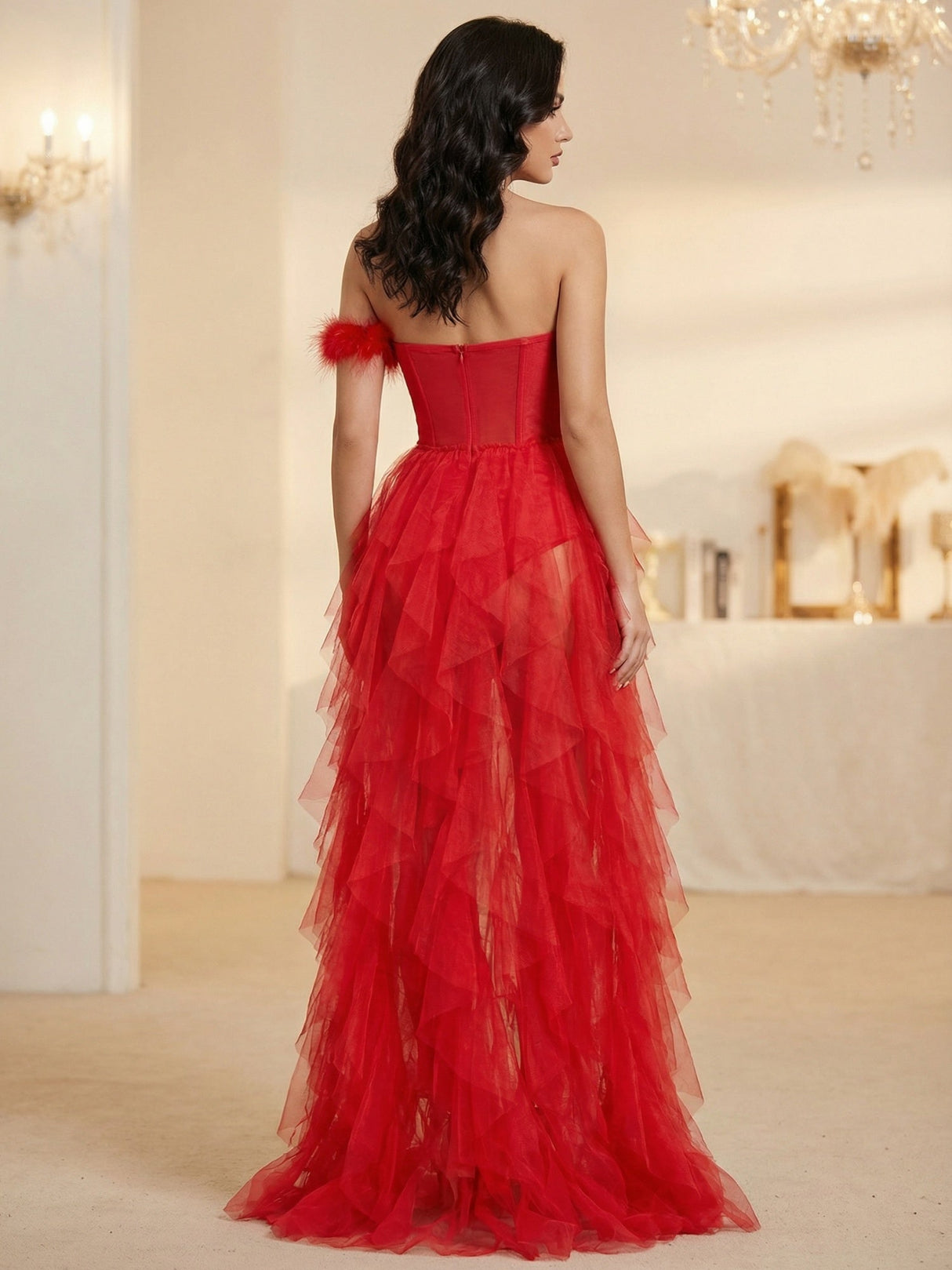 Ärmelloses, trägerloses Top mit Federapplikationen, durchsichtige Maxikleider aus Mesh