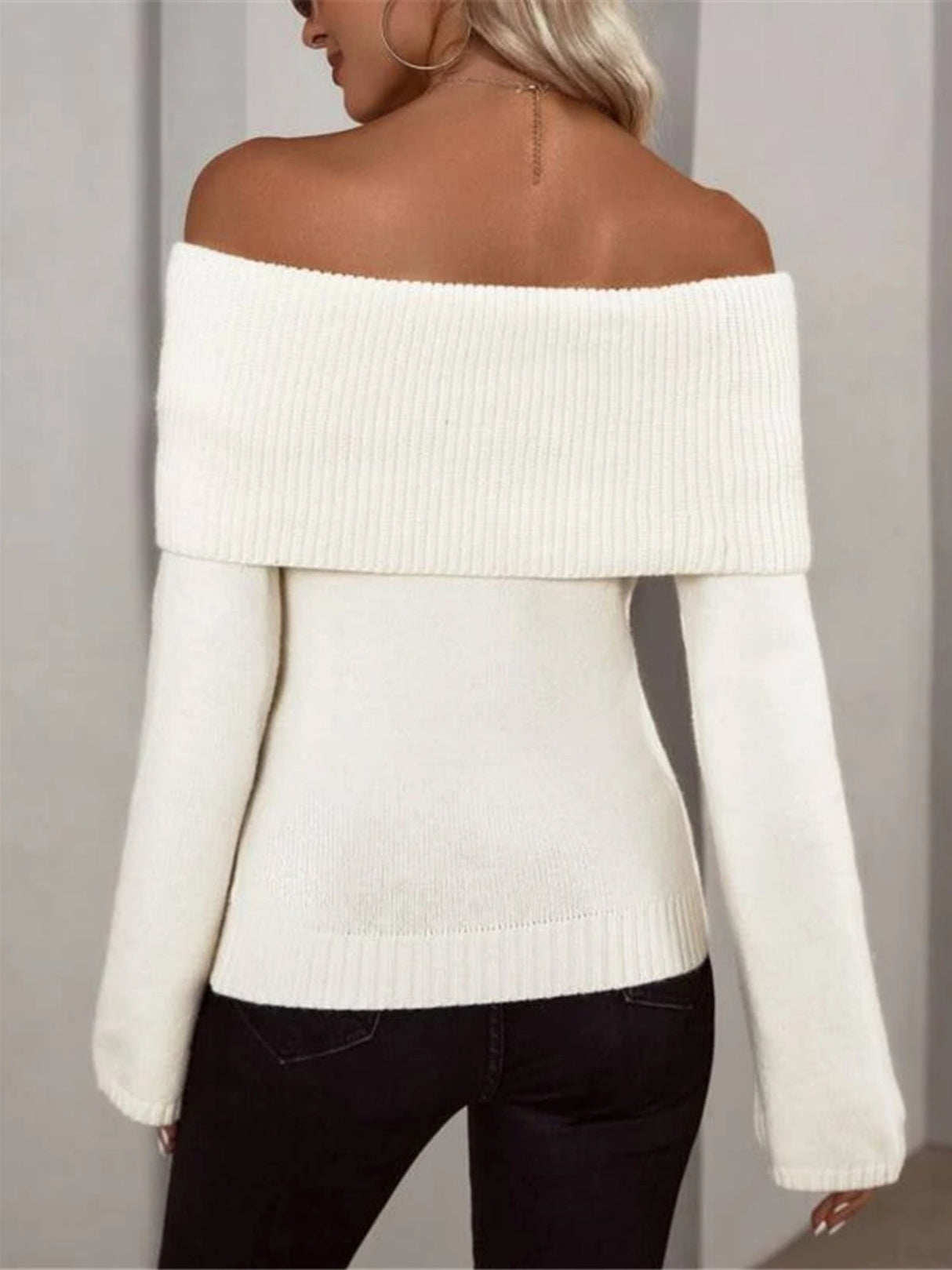 Off-the-shoulder Neckline Knitting Long-sleeved Sweater