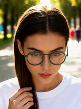 Lunettes vertes translucides à monture argentée