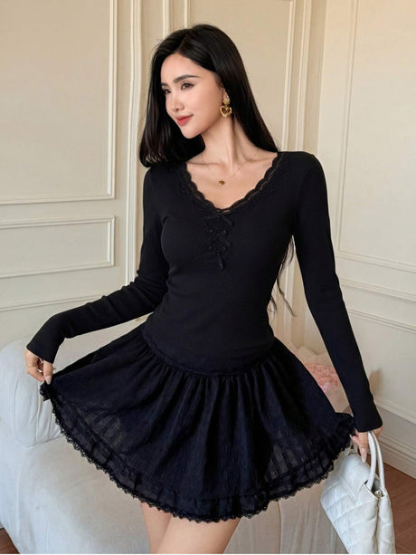 V-neck Lace-trimmed Warm T-shirt