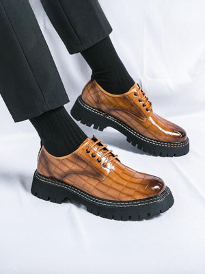 Elegante Business-Schuhe mit Used-Look-Steinmuster und dicken Sohlen