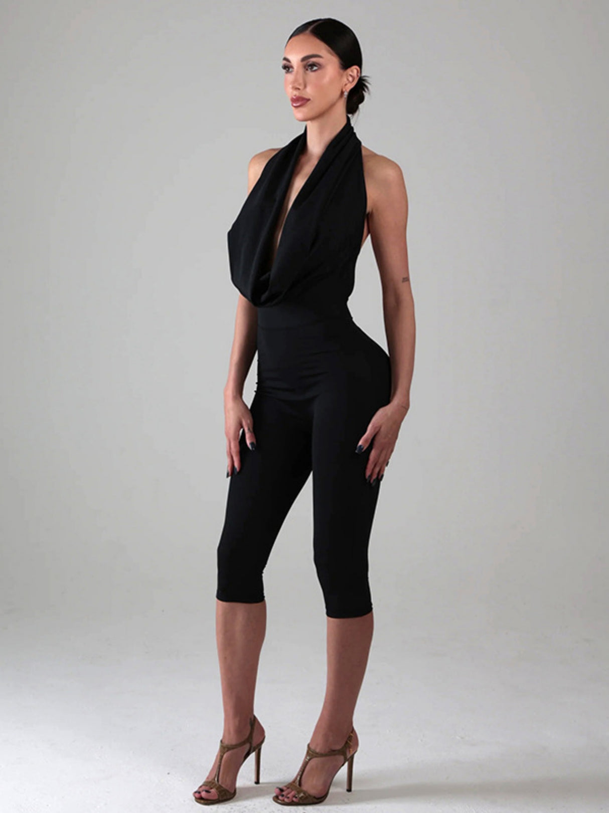 A Halter Neckline And Bare Back Tight-fitting Ropes Jumpsuits