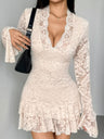 Robes courtes et mini en dentelle à col en V et volants