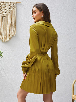 Langärmlige Mini- und kurze Kleider mit Polokragen, hoher Taille und Schnürung, mit hohem Bund