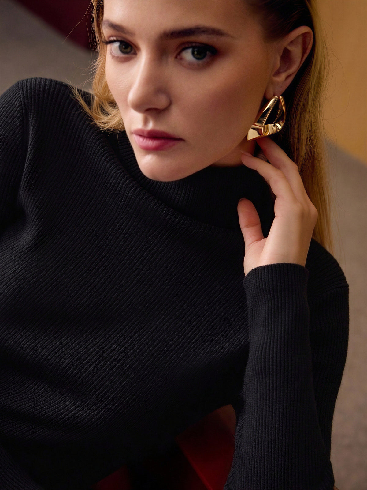 One-piece Seamless Turtleneck Base Sweater