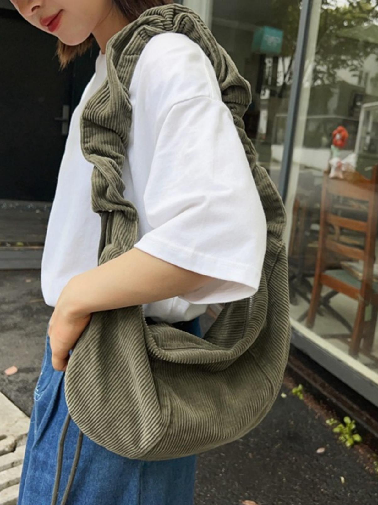 Gestreifte Cord-Umhängetasche