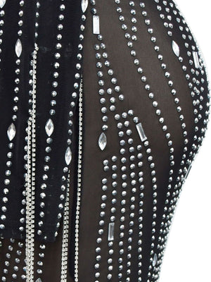 Robe maxi brillante à manches longues en résille et strass, idéale pour les soirées