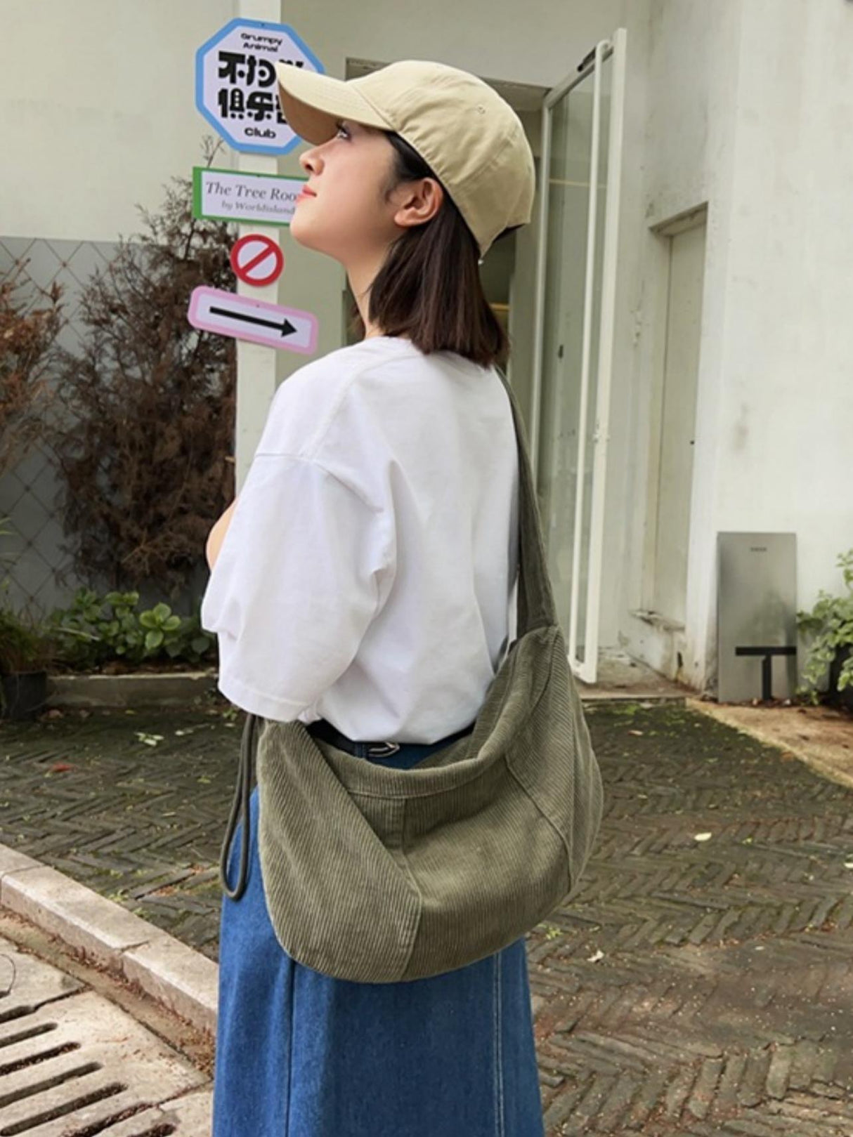 Gestreifte Cord-Umhängetasche