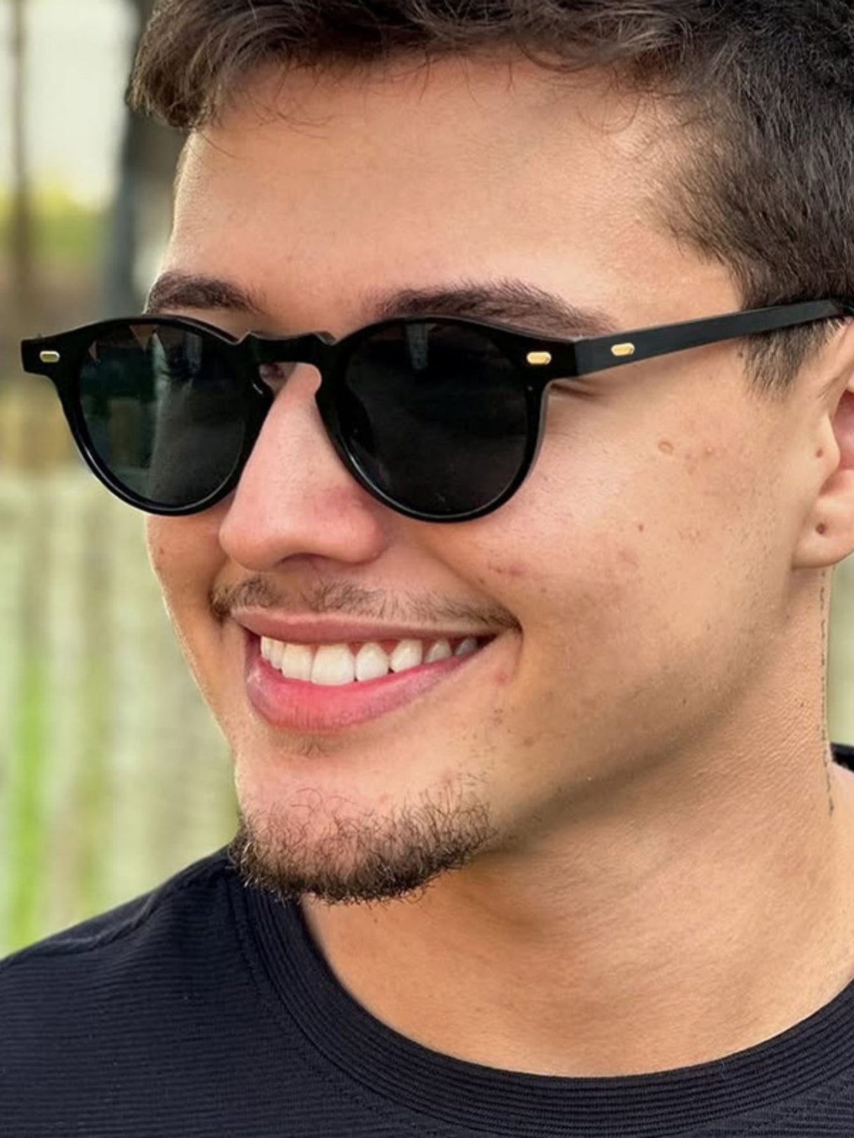 Lunettes de soleil rondes au style rétro minimaliste