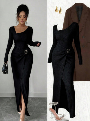 Maxikleider aus Strick mit schrägem Kragen, Hüft- und Taillenschlitz