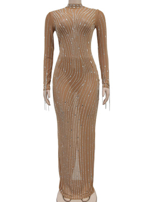 Robe maxi brillante à manches longues en résille et strass, idéale pour les soirées