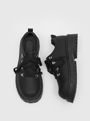 Metallösen, klobige Sohle, lässige Derby-Schuhe