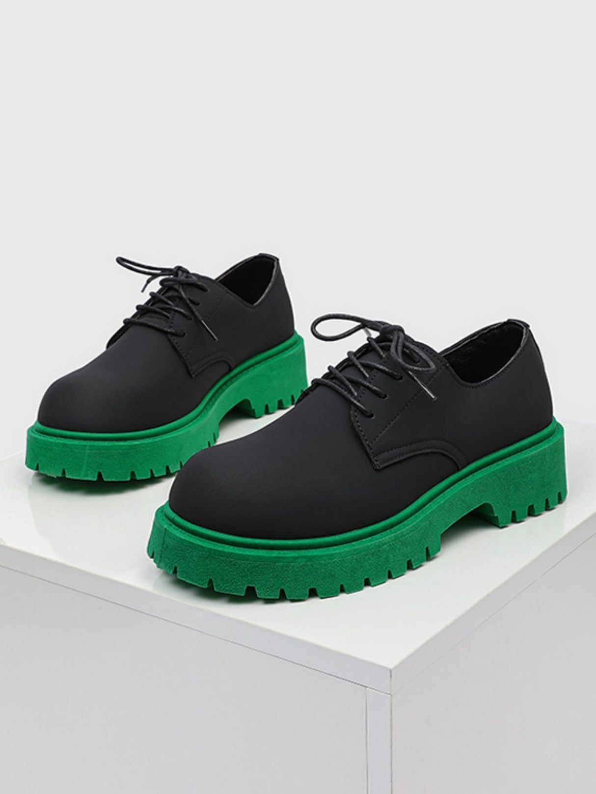 Chaussures Derby à semelle verte et color-block