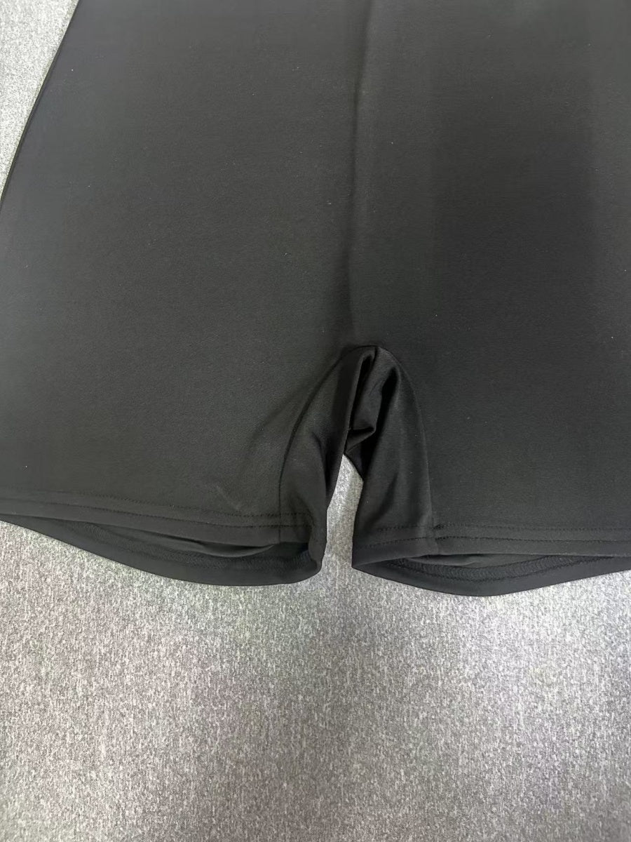 Langärmliger, figurbetonter Jumpsuit mit sexy Taille