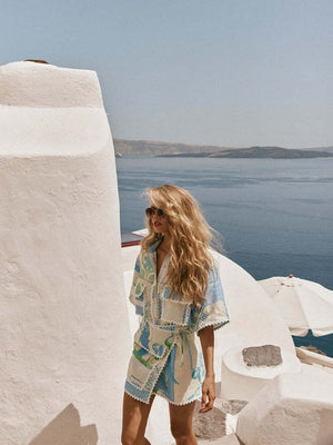 Ensemble deux pièces chemise et short élégant à imprimé géométrique.