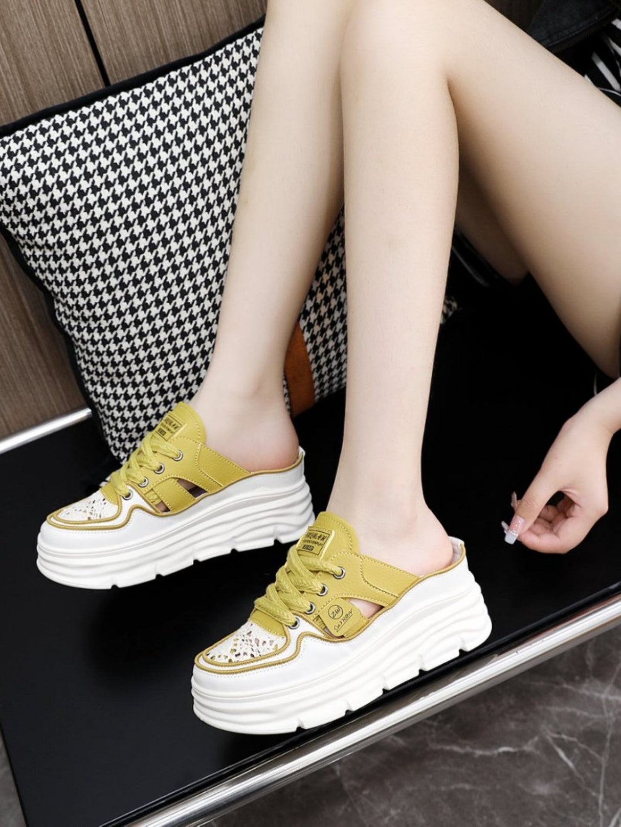 Women's Casual Thick-soled Sneakers