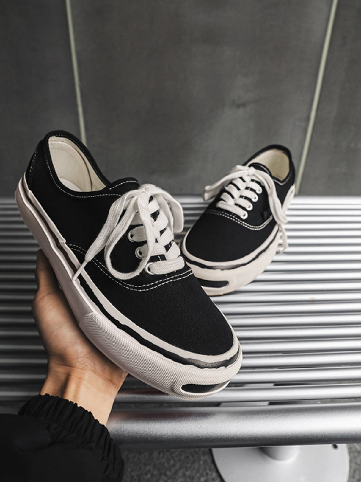 Color-blocked Canvas Shoes