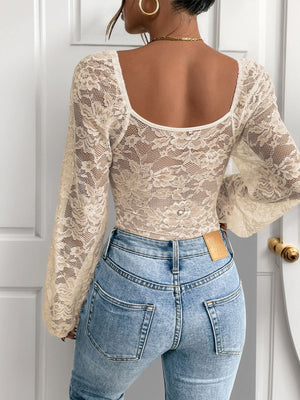 Eng anliegende Baselayer-Bodys mit durchbrochener Spitze, V-Ausschnitt und Spitzenbesatz