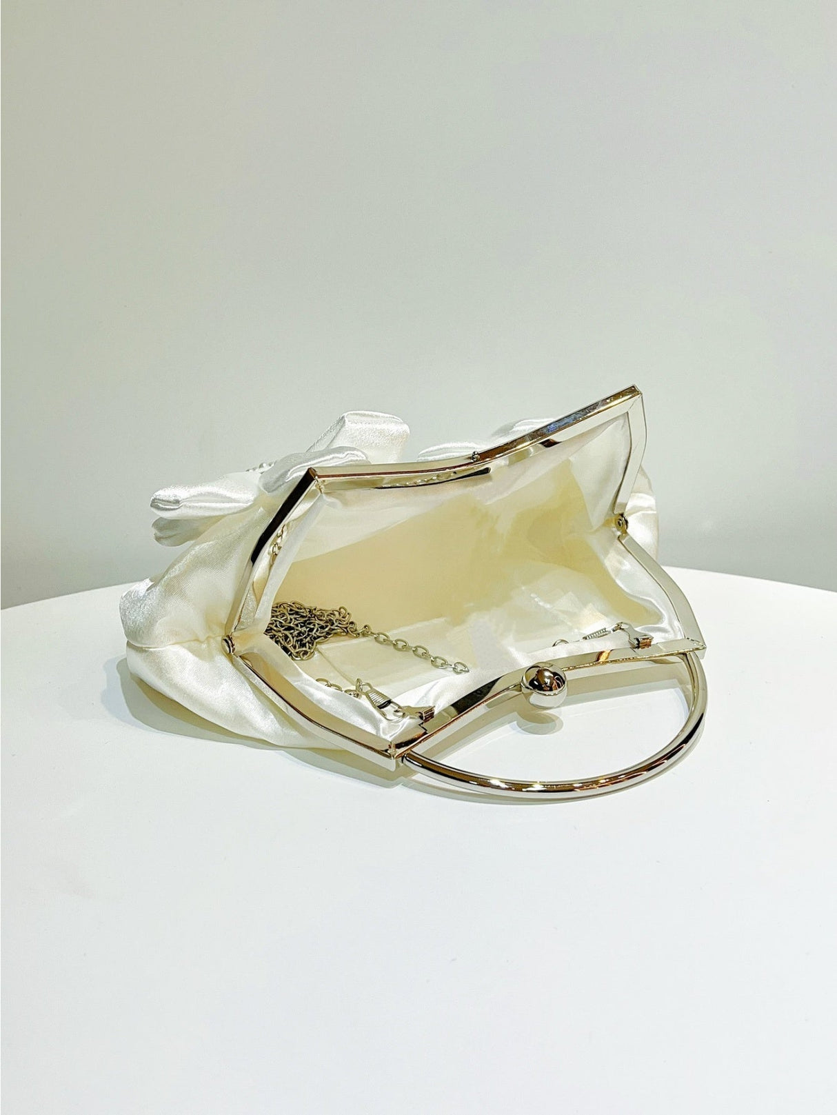 Liber Four Seasons ACC Pearl Bow Cloud Bag