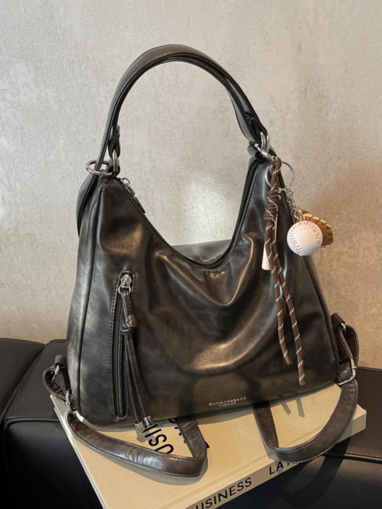 Large Capacity Crossbody Bag For Commuting