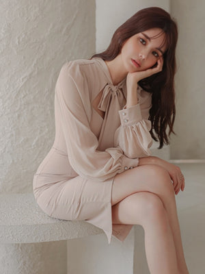 Elegant And Fitted Midi Dress With Tie-up Lantern Sleeves