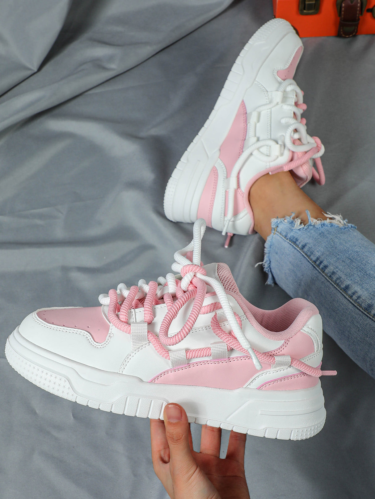 Women's Sneakers With Unique Color-blocked Shoelaces
