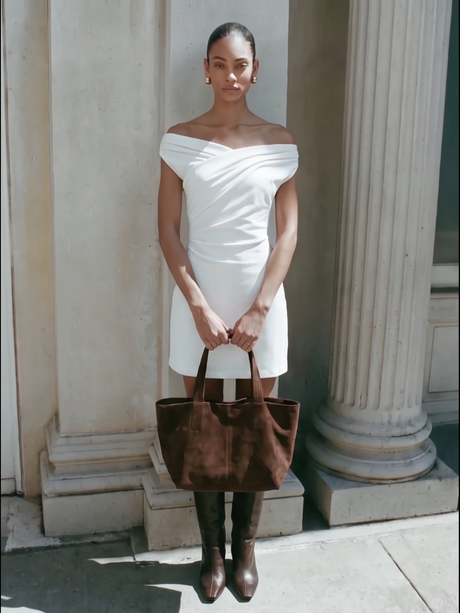 Robe courte moulante sans manches à épaules dénudées, en maille asymétrique, col croisé et empiècements double épaisseur