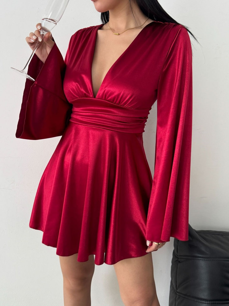 Mini- und kurze Kleider mit V-Ausschnitt, langen Ärmeln und ausgestellten Ärmeln