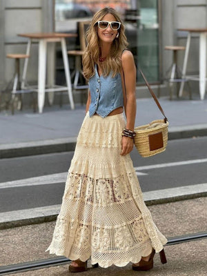 Röcke mit Spitzenbesatz und hohlen geometrischen Mustern