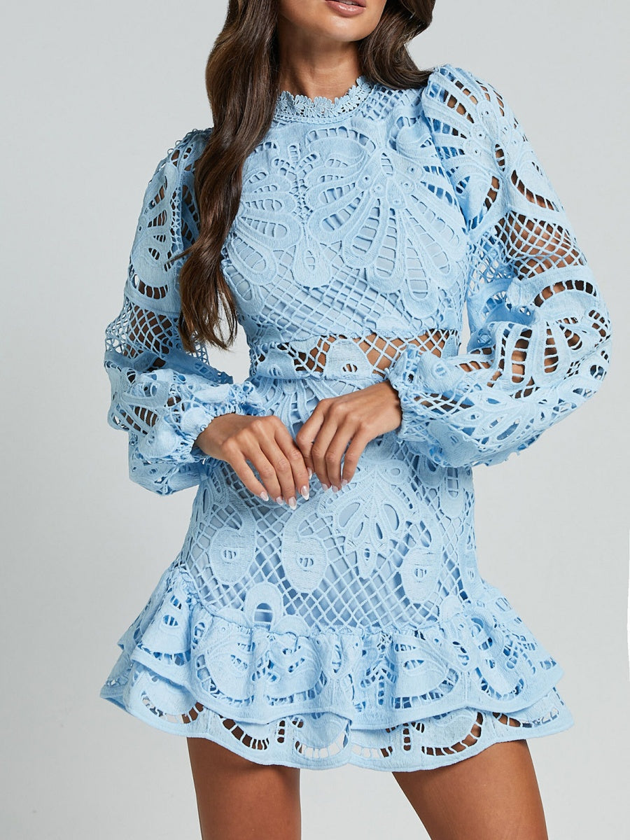 Robe longue à manches longues, coupe trapèze ajustée, style lanterne, ourlet à volants et dentelle hydrosoluble.