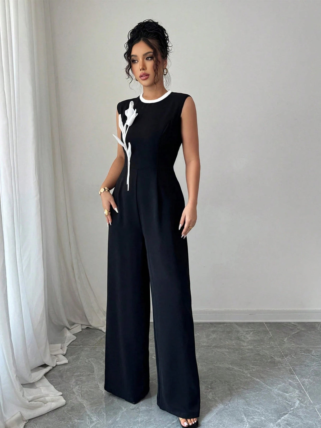 Embroidery Round Neck Sleeveless Wide-leg Jumpsuit