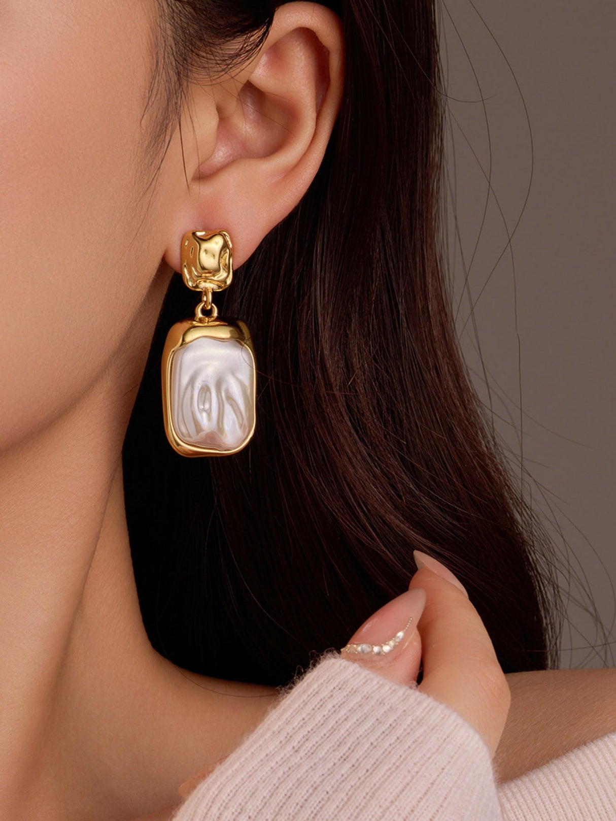 Sweet pearl shaped earrings
